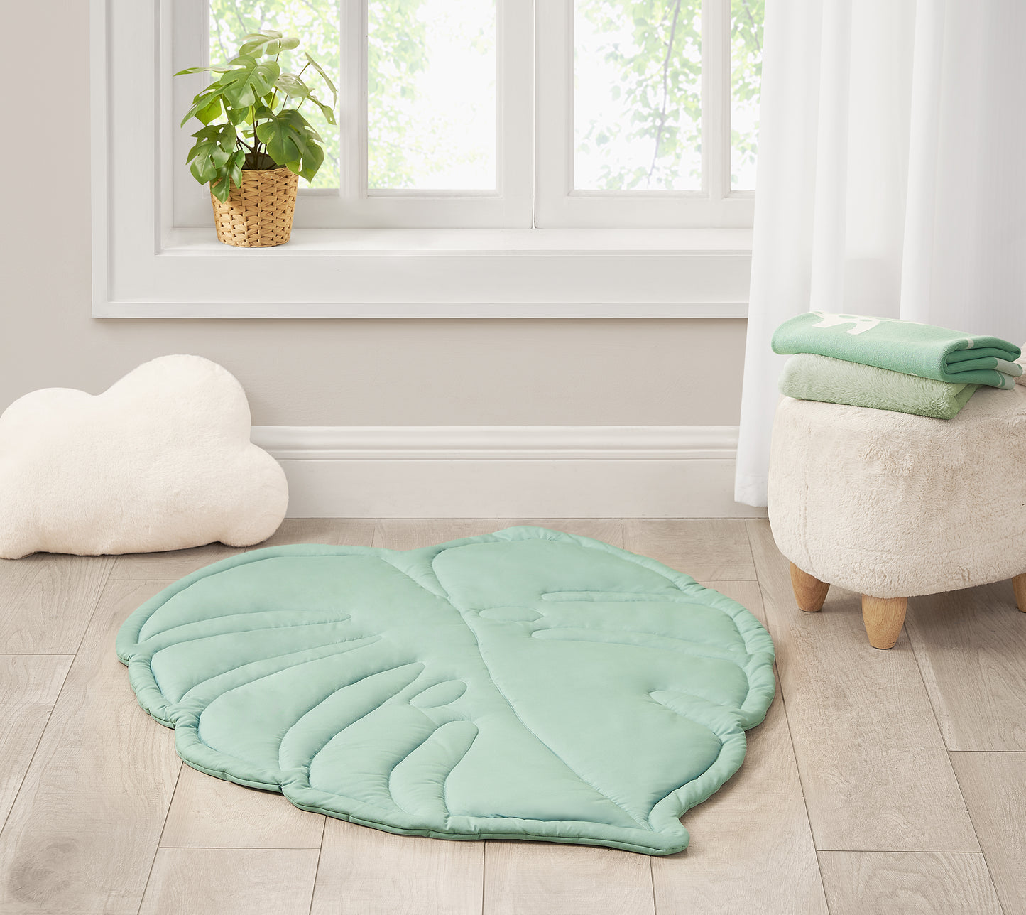Leaf Shape Playmat on Wooden Hanger